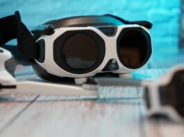 Antigravity A1 Unboxing: un po’ VR un po’ no. Il drone “invisibile” che si guida con un gesto!